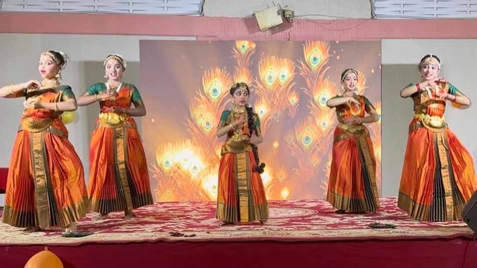 നൃത്തനൃത്യങ്ങളൊരുക്കി അല്‍ ഖര്‍ജില്‍ ‘മയൂരം-2025’