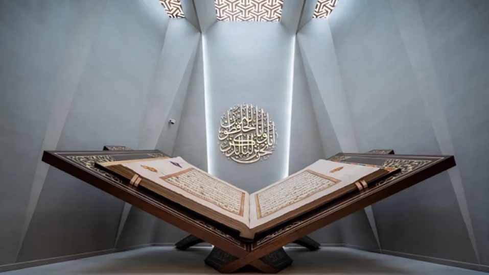 നൂറ്റാണ്ടുകള്‍ കടന്ന കലയും ലിപിയും: കൈയെഴുത്ത് ഖുര്‍ആന്‍ മക്കയില്‍