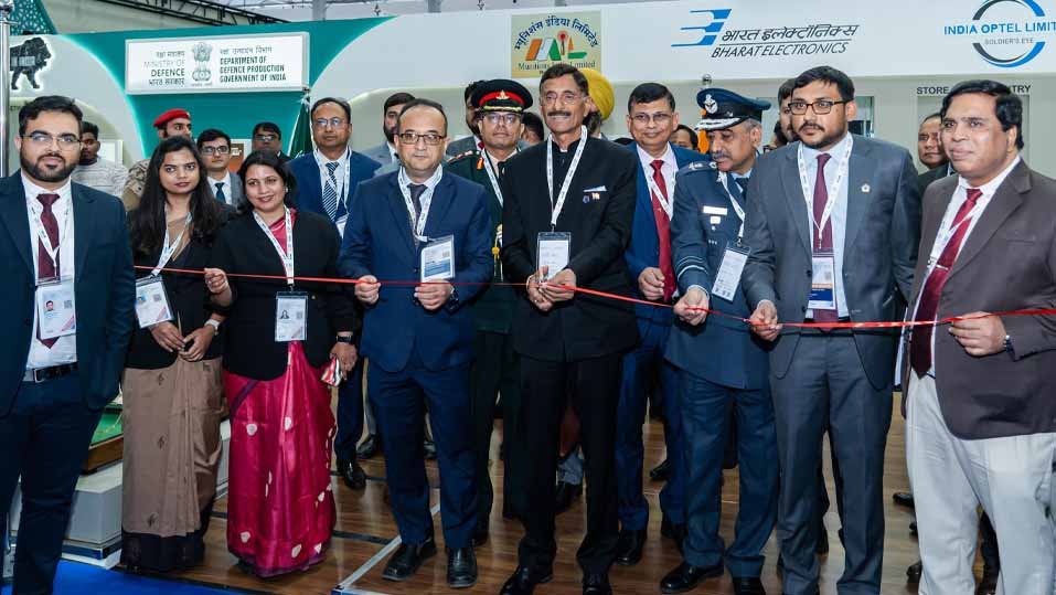 പ്രതിരോധ കരുത്ത് പ്രദര്‍ശിപ്പിച്ച് ബ്രഹ്മോസ്; ഇന്ത്യന്‍ പവിലിയന്‍ ഉദ്ഘാടനം ചെയ്തു