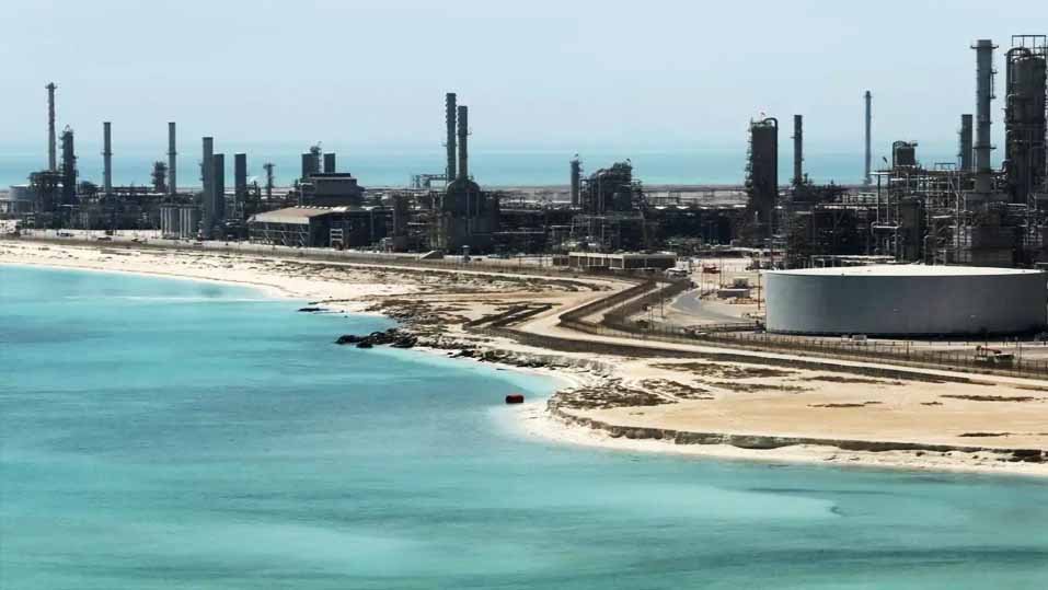 ഡ്രോണുകള് ആകാശത്ത് തകര്ത്തു: അരാംകോ അഗ്നിബാധ നിയന്ത്രണ വിധേയം; എണ്ണ ഉല്പാദനം സാധാരണ നിലയില്