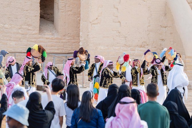 ദിരിയ്യയില്‍ ‘അര്‍ദ’ചുവടുകള്‍; പൈതൃകപ്പെരുമയോടെ ഈദ് ആഘോഷം