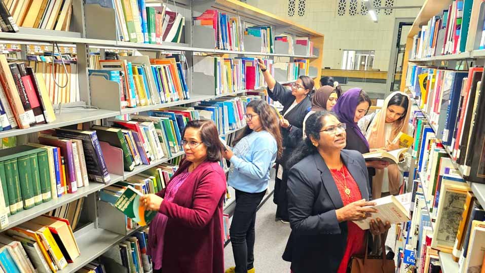 അറിവിന്റെ അക്ഷരവാതില്‍ തുറന്ന് സ്ത്രീശക്തി; കിംഗ് ഫഹദ് ലൈബ്രറി സന്ദര്‍ശിച്ച് വനിതാ കൂട്ടായ്മ