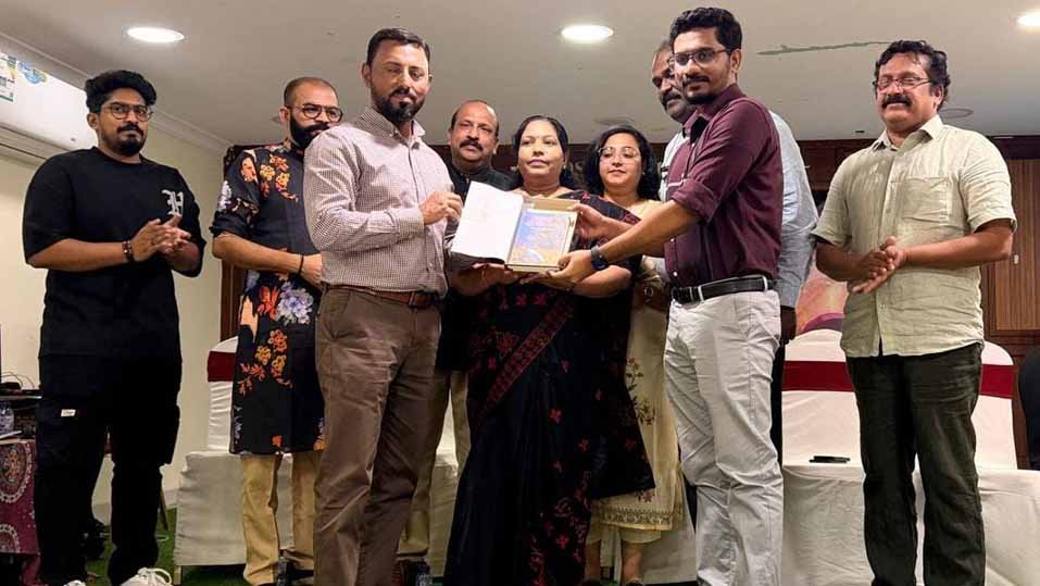 ഹൃദയഭൂമികയില്‍ കവിത പൂത്തു; ഡോ. ടെസ്സിയുടെ കവിതാസമാഹാരം പ്രകാശനം ചെയ്തു