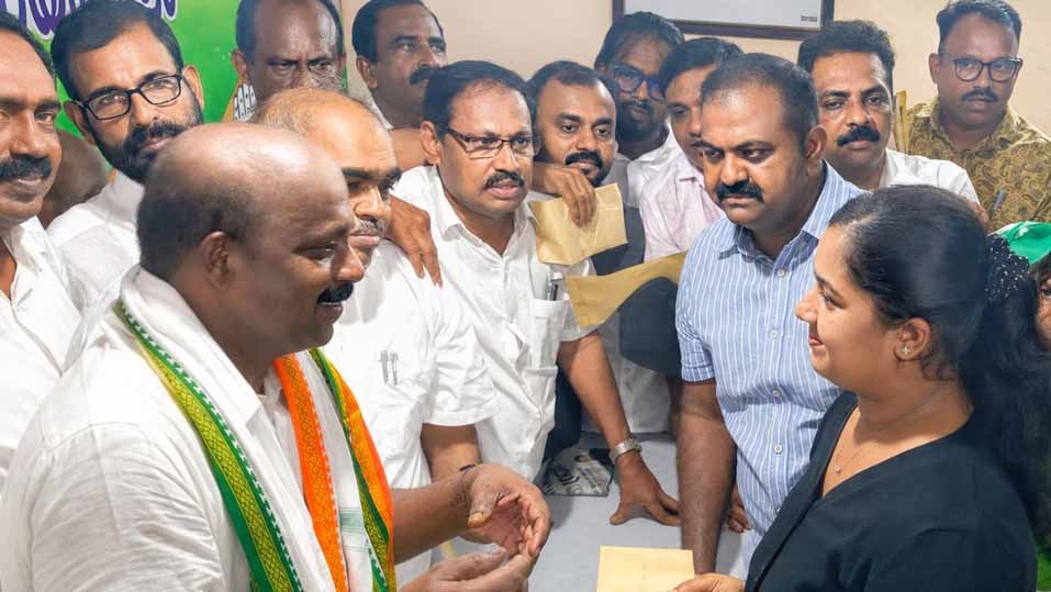 ഓര്‍മ്മകളില്‍ പെയ്യുന്ന കാരുണ്യവര്‍ഷം; ഉമ്മന്‍ ചാണ്ടി സ്മാരക സ്‌കോളര്‍ഷിപ് വിതരണം