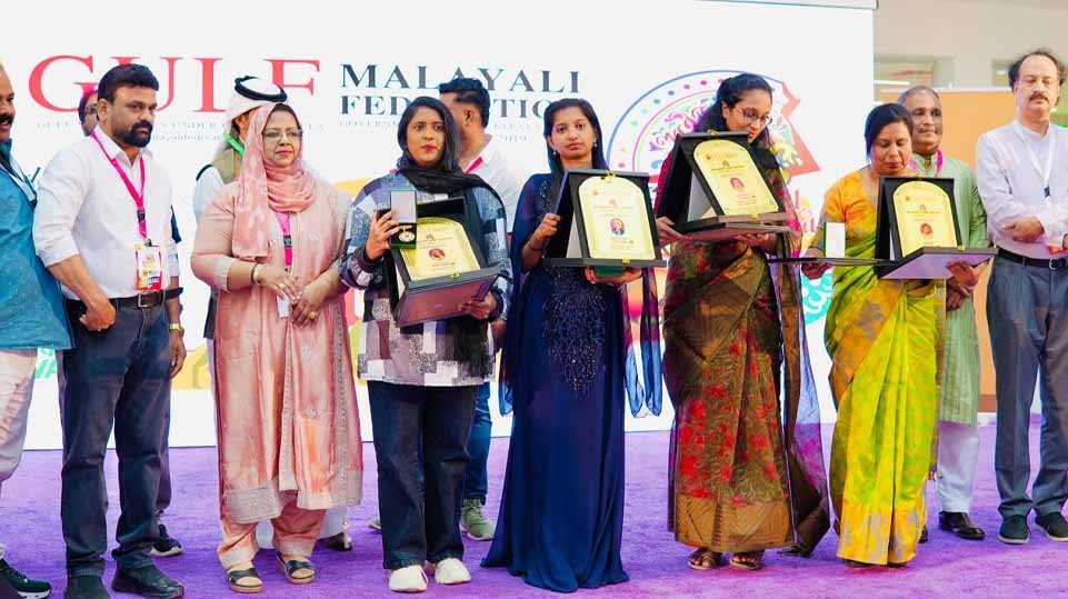കാരുണ്യവഴികളില്‍ തിളങ്ങിയവര്‍; നഴ്‌സുമാരെ ആദരിച്ചു
