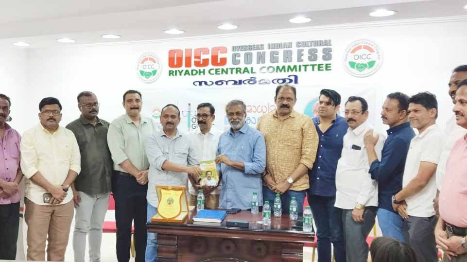‘രമേശ് ചെന്നിത്തല പിടിച്ചുകെട്ടിയ അഴിമതികള്‍’ റിയാദില്‍ പ്രകാശനം